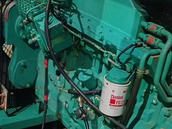 青秀如何确定新的发电机组控制系统是否与原系统兼容？